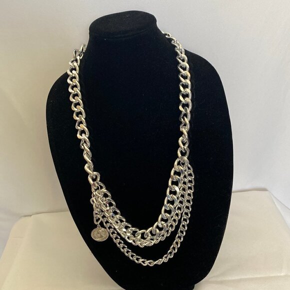 Thick Silver Color Chain With Cameo Type Medallion - Picture 1 of 12